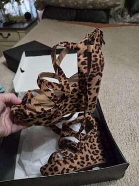 Leopard Print Strappy Wedge Sandals - Tan/Black